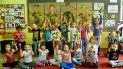 Pamiątkowe zdjęcie z warzywami - aktorami